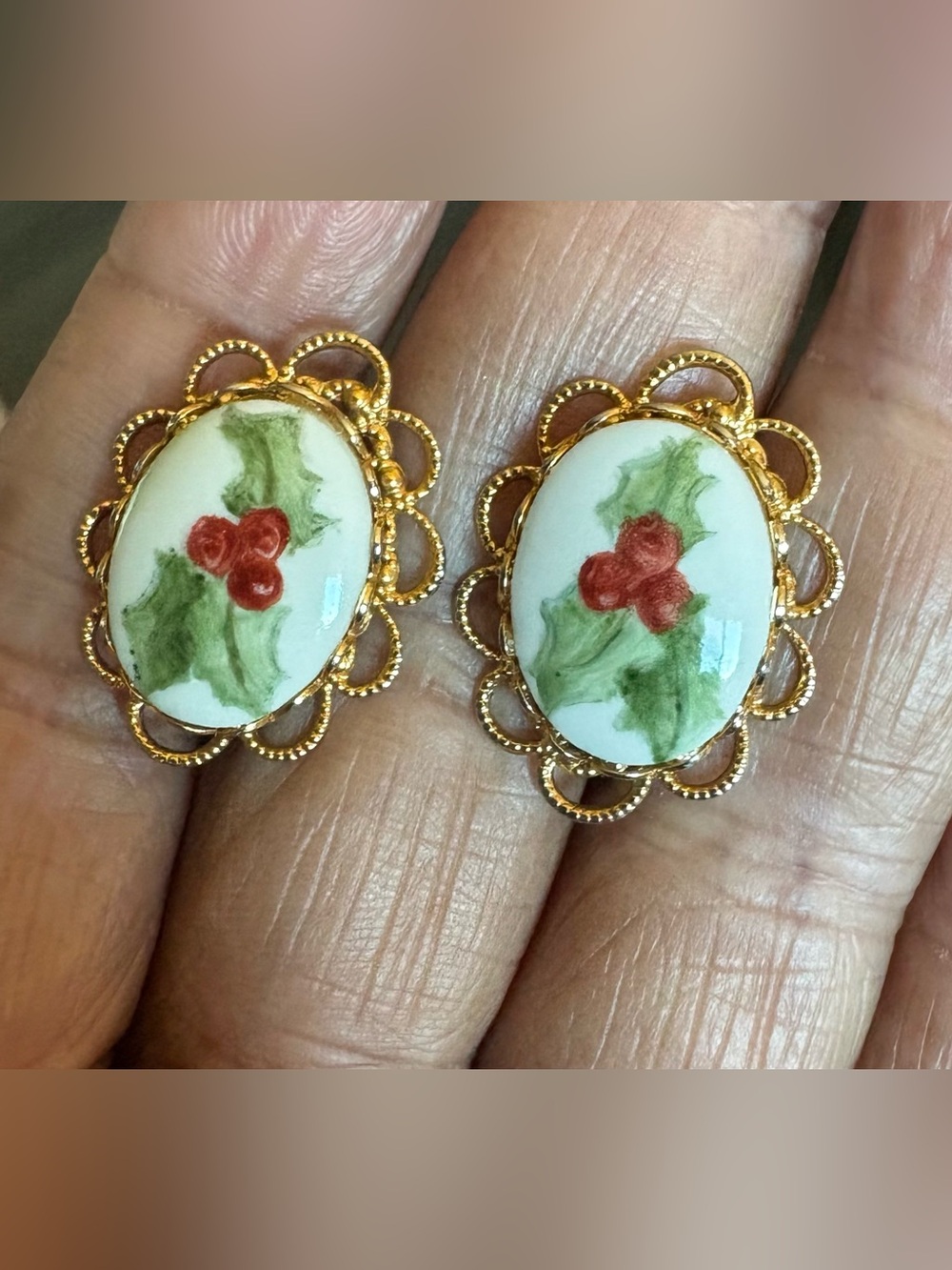 Vintage Gold-Tone Holiday Holly Porcelain Stud Earrings - Unbranded